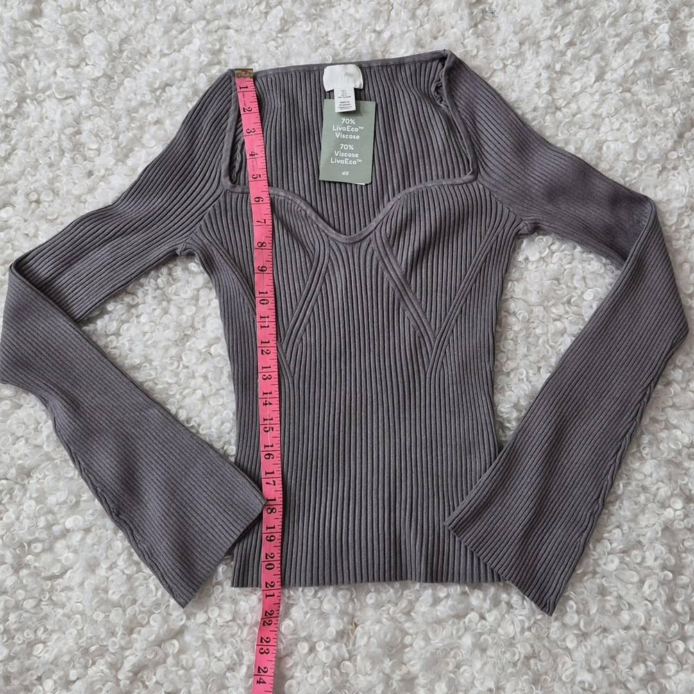 BNWT H&M Rib-knit L Bell Sleeve Sweetheart Neck Gray Sweater Minimalist Neutral - Picture 9 of 11